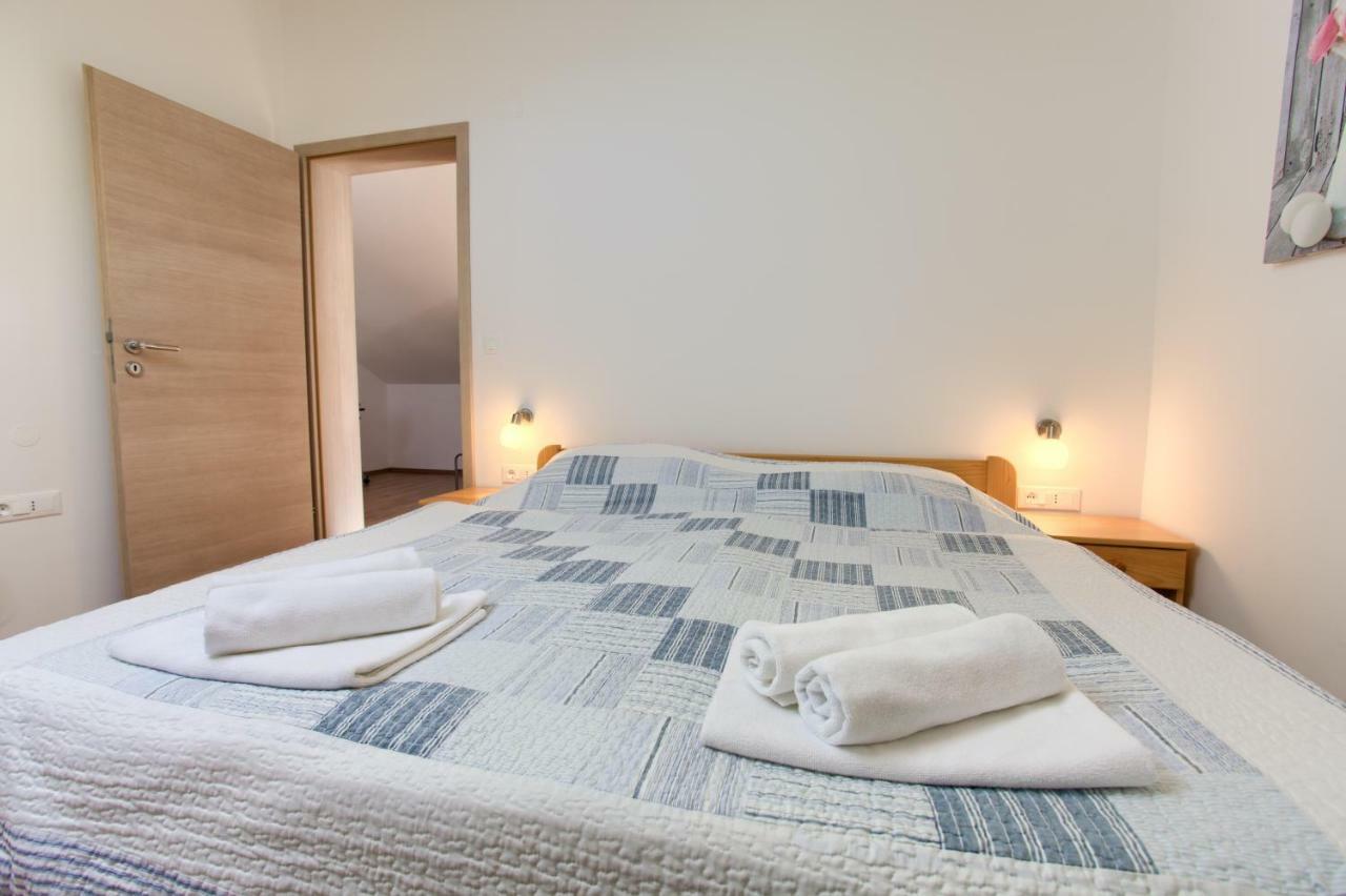 Apartment Val Njivice Extérieur photo